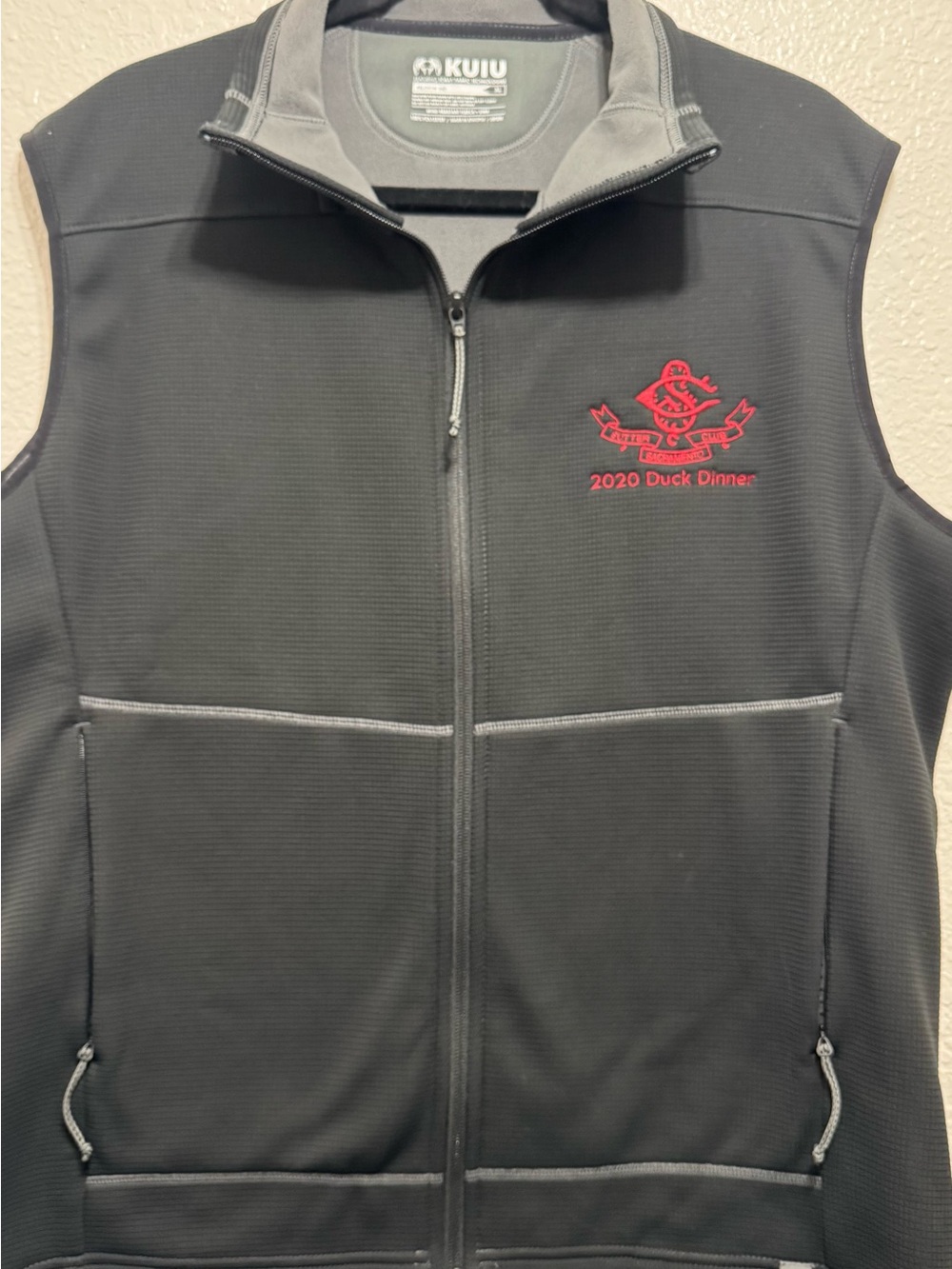 KUIU Black Fleece Zip Front Vest with Red 2020 Duck Dinner Embroidery